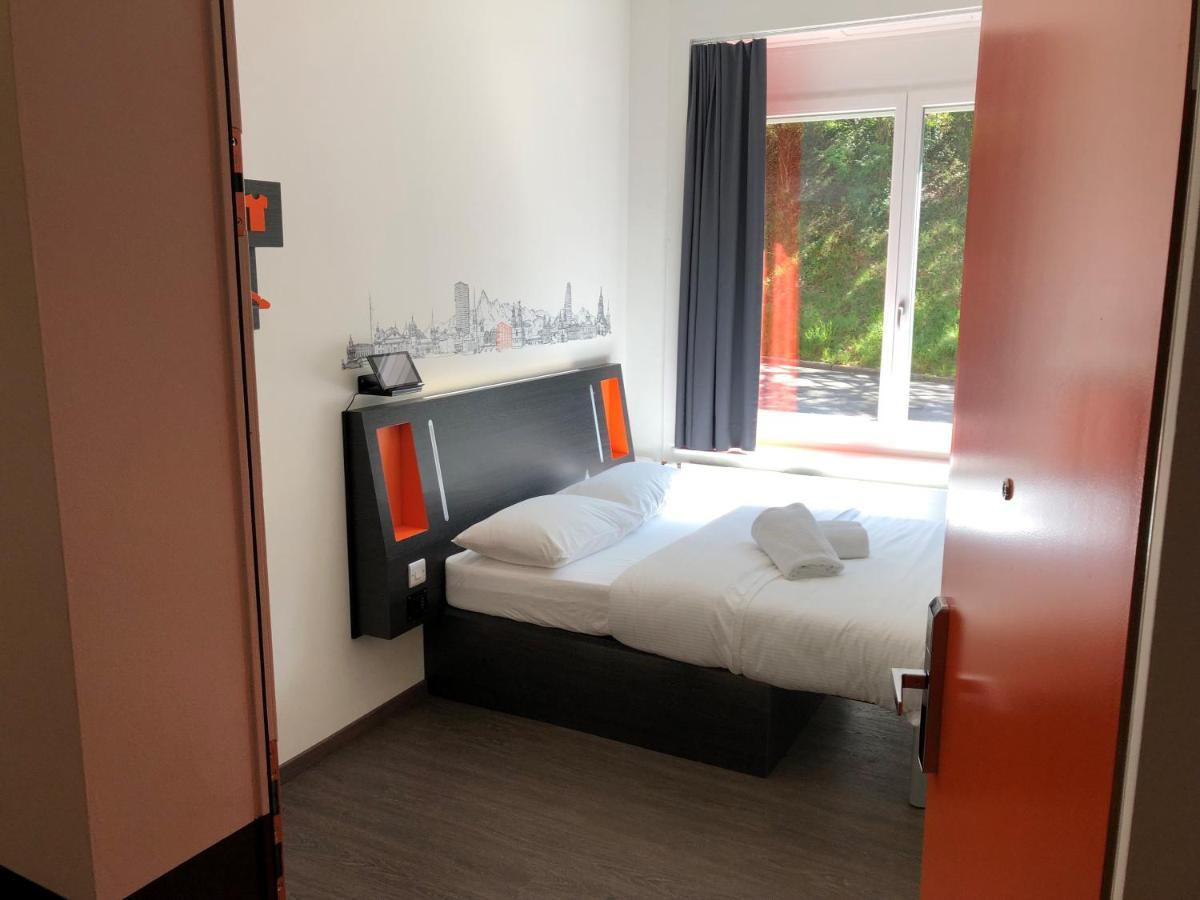 Easyhotel Zuerich West 外观 照片